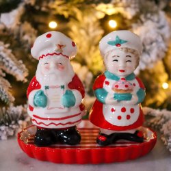 Mr & Mrs Claus salt and Pepper Shakers